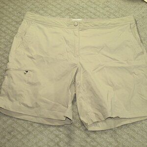 L.L. BEAN WICKING UPF 40+ WAIST ADJUSTMENT LADIE'S 9" INSEAM SHORTS SIZE 16